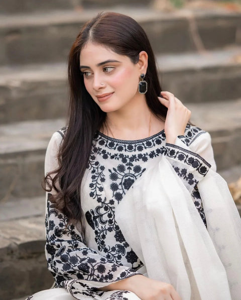 Omal By Komal - 3PC LAWN Embroidered Suit - BFSIN174